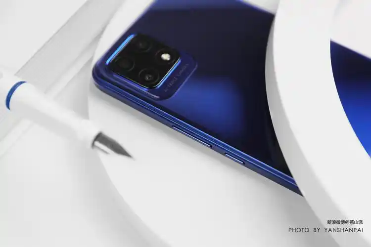 九年十代,无畏生长,续航够任性!高清图说麦芒10 se 5g