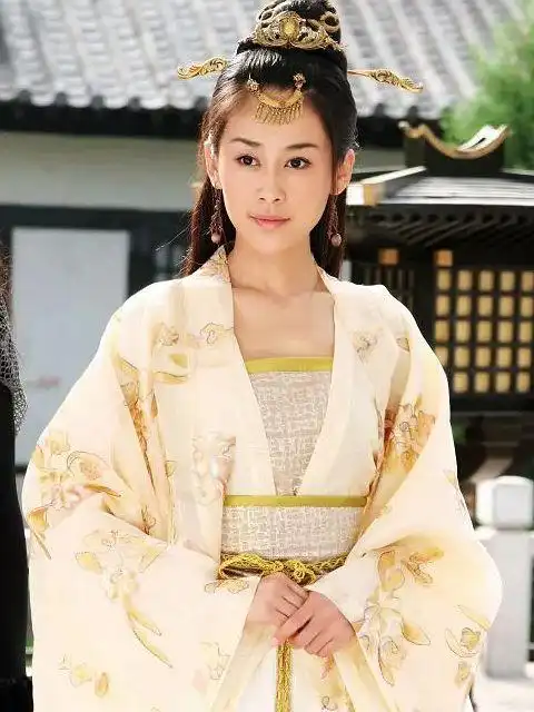 宝莲灯》前面杨戬为了就自己的母亲瑶姬劈山救母,和杨婵被封为三圣母