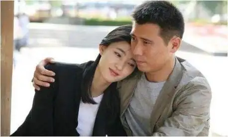 李乃文辟谣婚姻传闻,强调与黄曼无关,47岁婚姻真相仍成谜