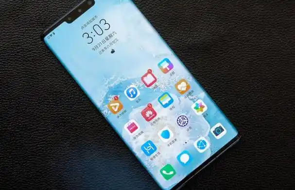 华为mate30pro配置的是屏下单声道扬声器,扬声器位于手机的顶部,属于