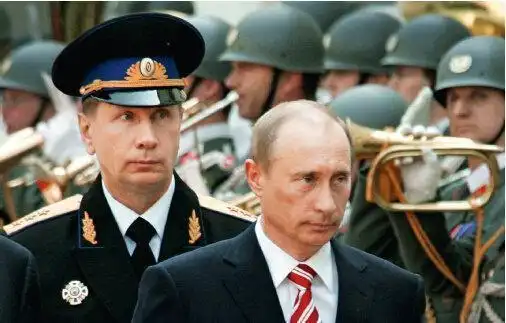 摔跤,拳击,弹钢琴等等,被誉为"铁腕总统","俄罗斯最有魅力的男人"