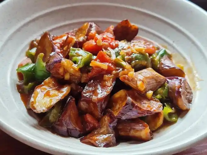 中午吃番茄烧茄子