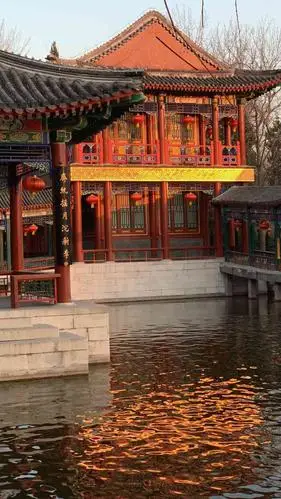 大观楼-"元妃省亲时的大观楼是游览大观园不容错过的.