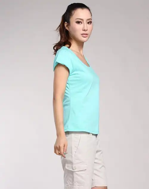 浅绿色简约短袖休闲t恤
