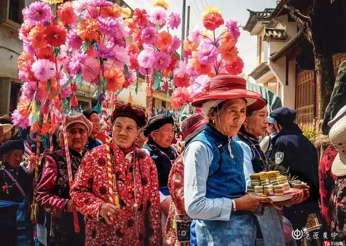 讲到白族的节庆活动主要有:"火把节","三月街","绕三灵","耍海会","