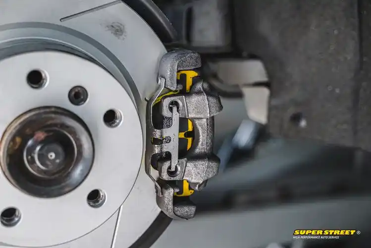 superstreet保养日记宝马1系120i更换dixcel刹车盘
