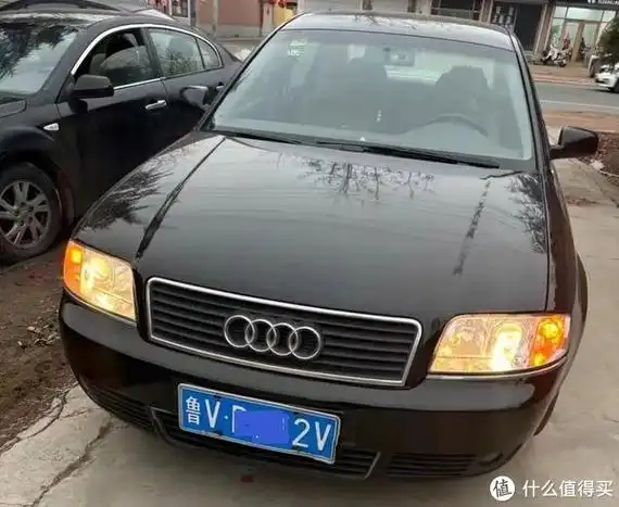小伙花8千买辆手动挡奥迪a6一汽奥迪生产方向盘上无任何按键