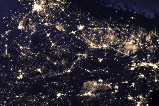 全球经济发展现况就在nasa夜景图