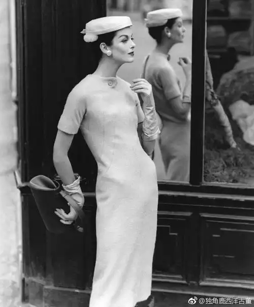 1950年代的衣香鬓影似乎永不褪色,那时的美人们从骨子里便是迷人的