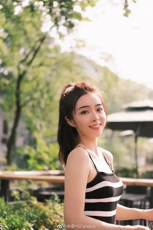 主持余霜晒照40的夏天