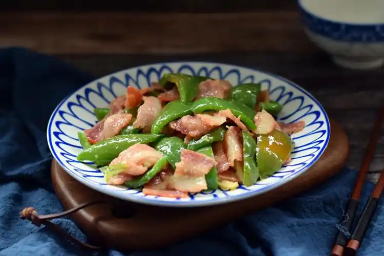 培根炒青椒