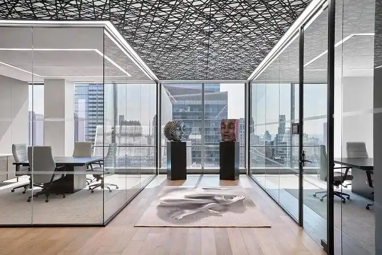 一个充满科技感和未来感的办公室是怎样装修出