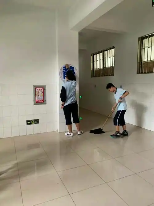 打扫学校卫生