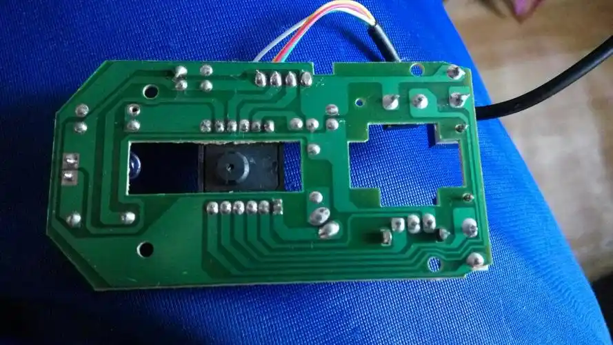 这两个焊点需不需要焊一下?