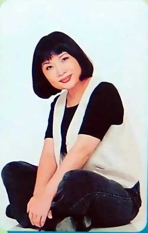 歌手李娜出家26年孤单老母曾心痛流泪现在老人过得怎样