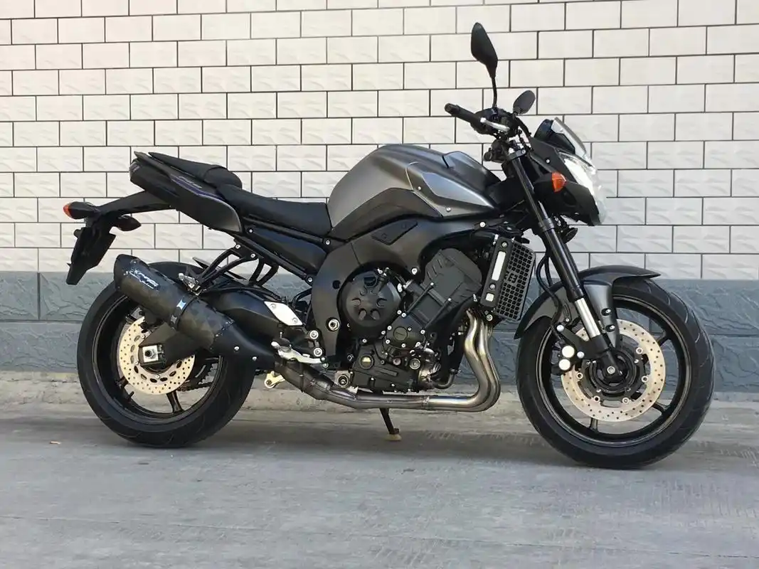 实拍雅马哈四缸街车fz8n!