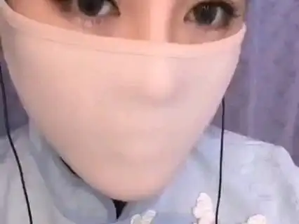 棕色莫代尔口罩女主播