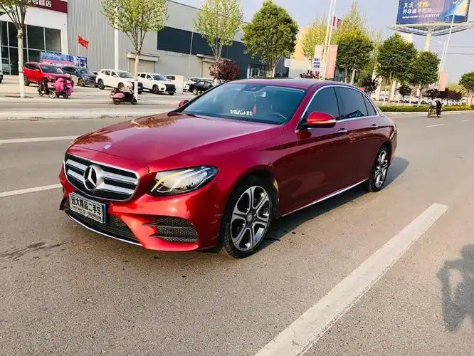 【许昌】2017年6月 奔驰 奔驰e级 2017款 e 300 l 运动时尚型 红色 手