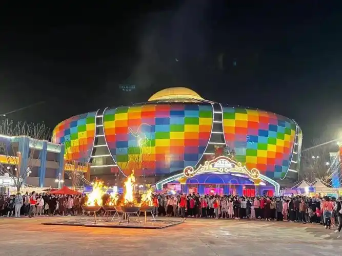 云南抚仙湖寒武纪小镇欢乐大世界