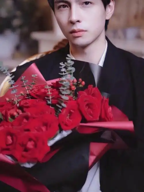 捧花照片#蒲熠星 #周峻纬  #郭文韬 #齐思钧 #唐九洲 #邵明明 #石凯