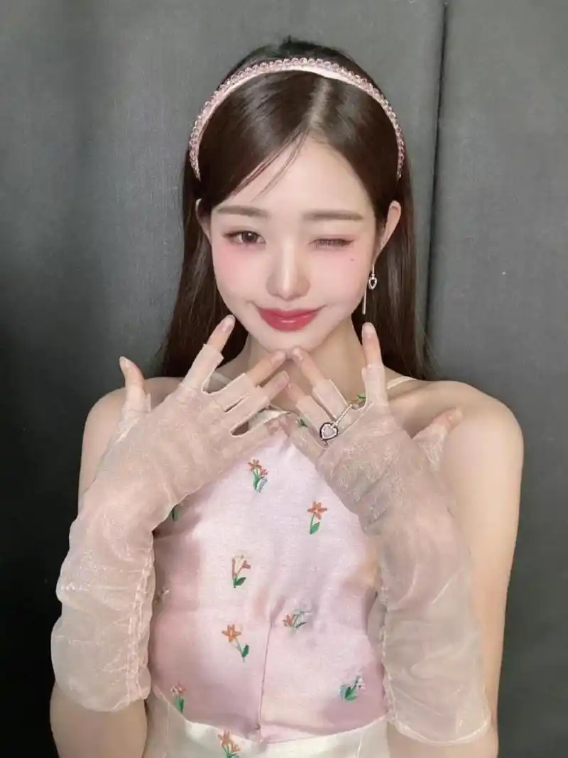 水滴鼻型,就像是一颗小巧的水滴91 91鼻根不宽不窄恰到好处,鼻头