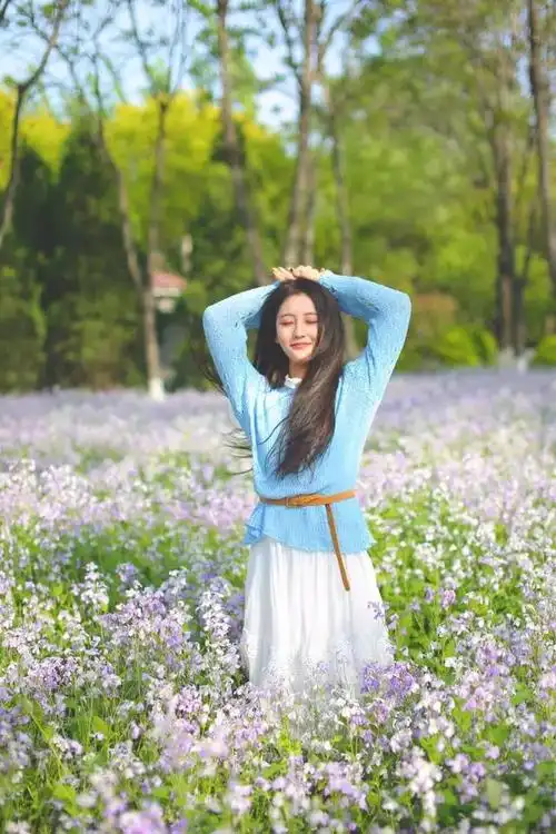 女生户外拍照单人照这8个动作很上镜时尚好看有气质