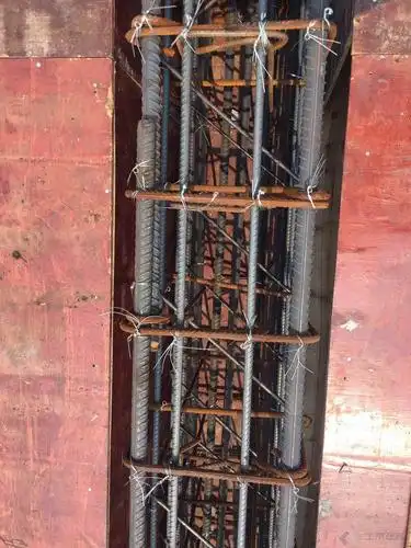 梁里面设置拉筋时,由于拉筋长了,可以斜着放置吗?