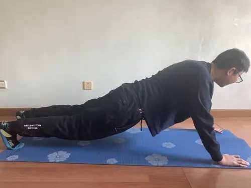 男子汉在行动——奥运村校区男生体育锻炼