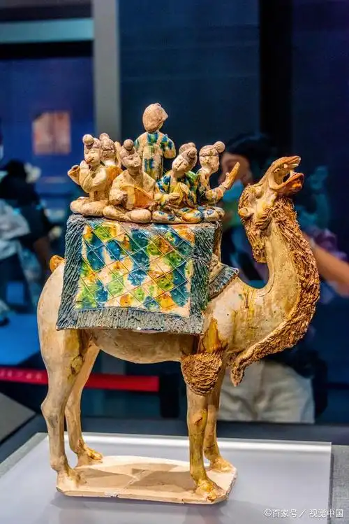 陕西历史博物馆中的这件唐三彩骆驼载乐佣是一件国宝级文物,高48.
