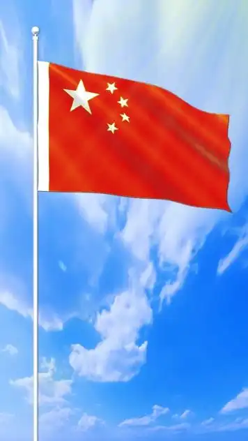 蓝天白云下升国旗五星红旗竖版