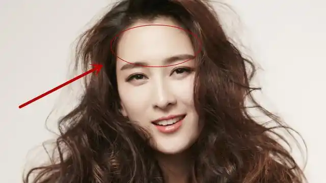 第四额头宽大饱满,我们所说的天庭饱满,就是指前额部位,天庭是古代