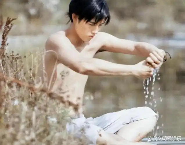 赘肉,肚腩,这7位演员身材"没料"还敢露出来,自信过了头