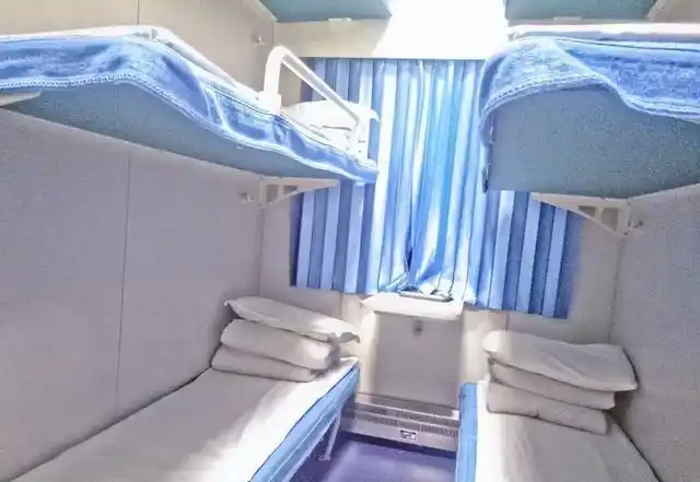 火车卧铺为什么不按性别分开(火车卧铺车厢男女混住很不方便)(3)