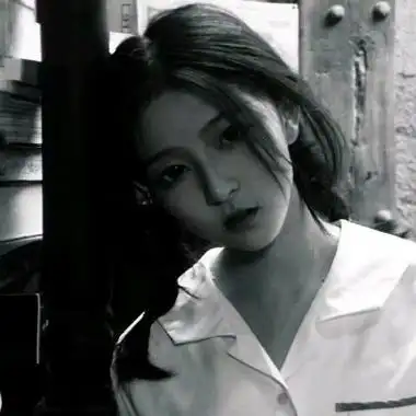 头像女黑白伤感真人图片(共22张)-非主流之家