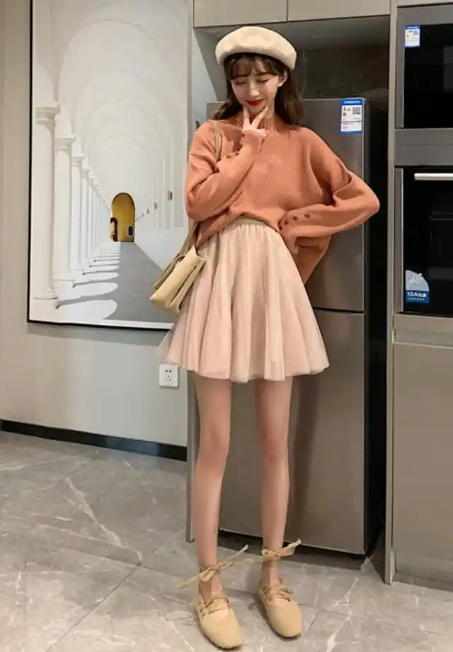 你知道半身纱裙配什么上衣好看么?