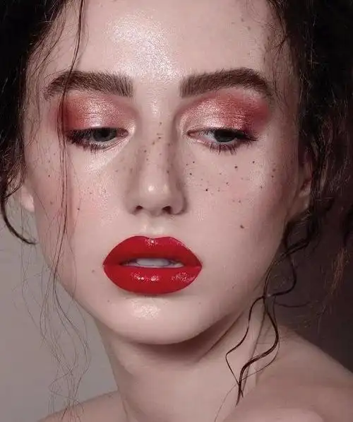 这个冬天的高级复古妆容你学会了吗?