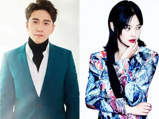 辛芷蕾时尚羽绒服酷帅现身机场和翟天临同游迪士尼后又同框了