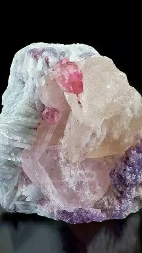 宝翡矿物晶体博物馆.全球最珍贵稀奇可供观赏.