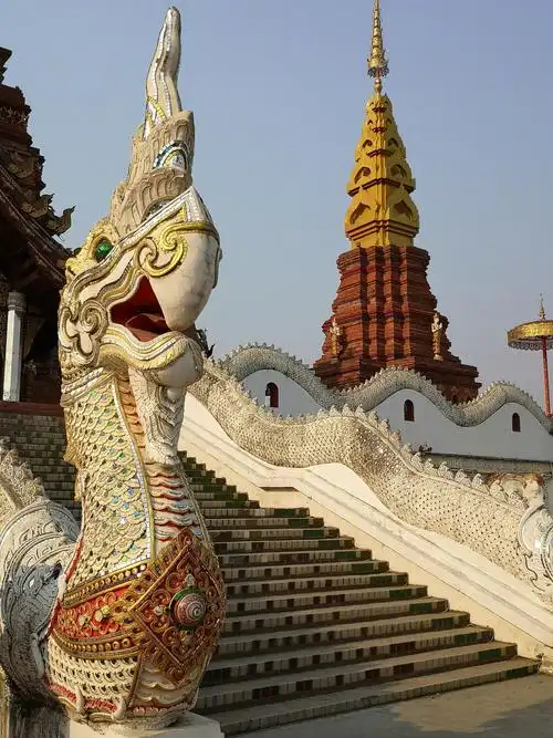 西双版纳景洪大金塔寺也称缅甸大金塔大金塔寺是景洪市的总佛寺