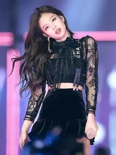 jennie舞台造型合辑,看着就走神了,blackpink身材真的太绝了!