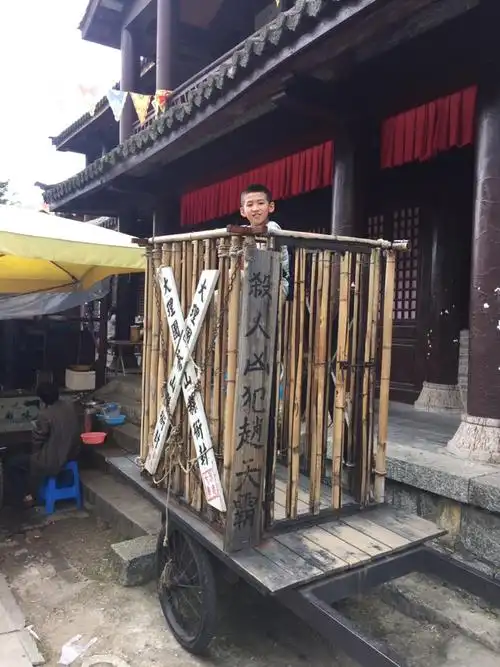 关押囚犯的囚车