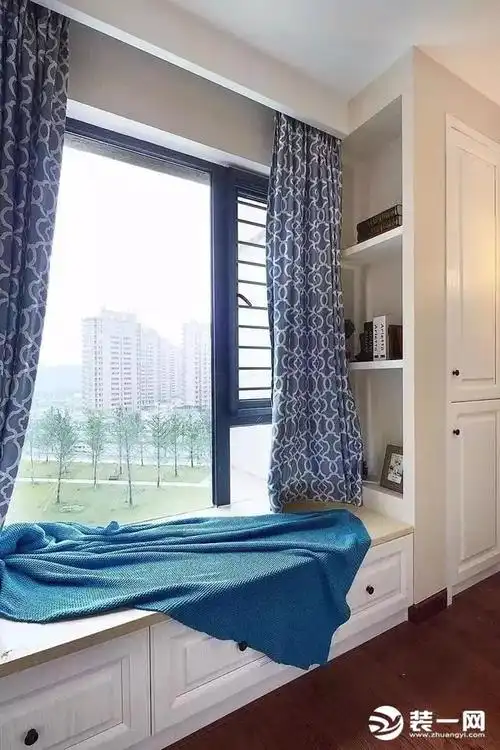 卧室阳台飘窗设计效果图