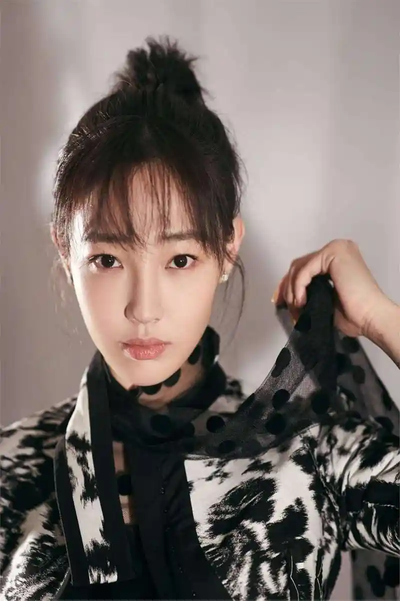 因"一指禅"被打回原形,曾获张艺谋盛赞的白百何,终究败给欲望