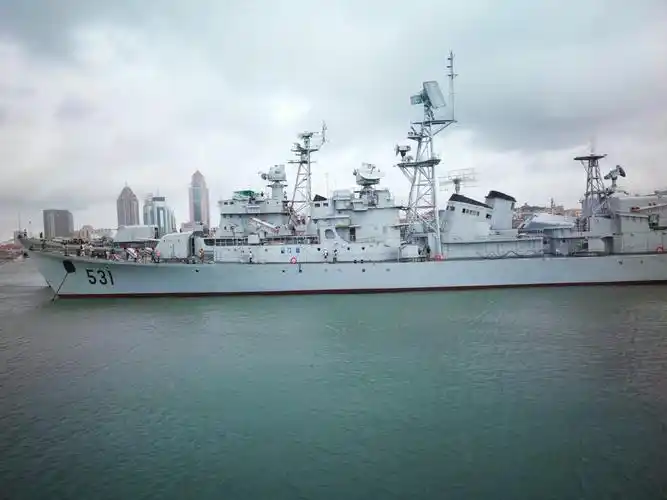 青岛 军舰
