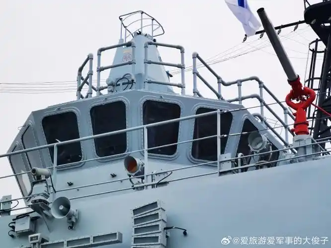 海军903a型综合补给舰  可可西里湖舰aor-903舰  其舰艉航空作业区域