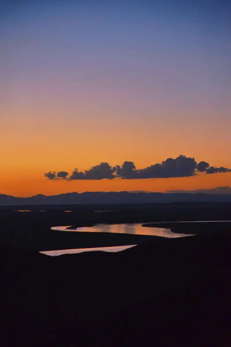 夕阳 闪电这是在九曲黄河第一湾拍摄的一组照片,一边是美丽的 - 抖音