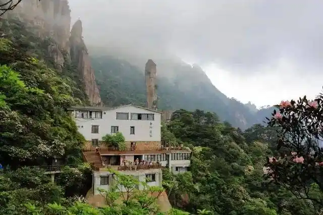 三清山女神宾馆,山上人居胜地_杜鹃花_地方_满江