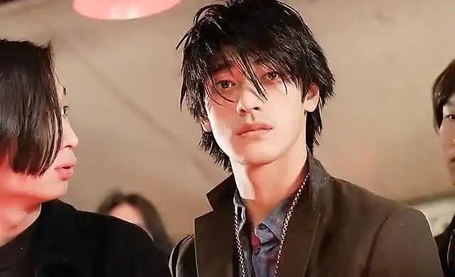 金城武,发型这种东西对帅哥来讲,无所谓的啦!