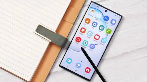 高通骁龙首先就推出了全球第一款5g手机,处理器算是不错的,三星note10