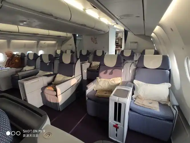 南航空客a330-300国际航班两舱布局